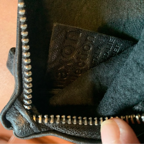 Classic Black Textured Leather Crossbody Bag - Picture 5 of 7